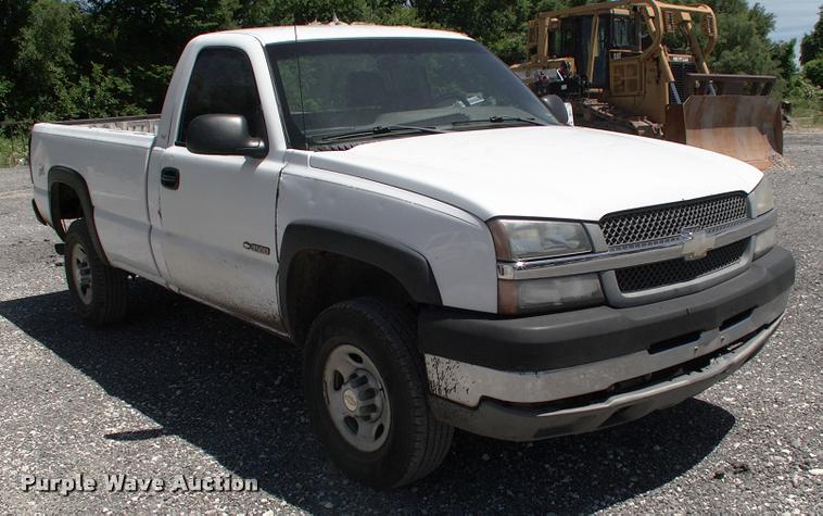image for item DK9733 2004 Chevrolet Silverado 2500HD pickup truck