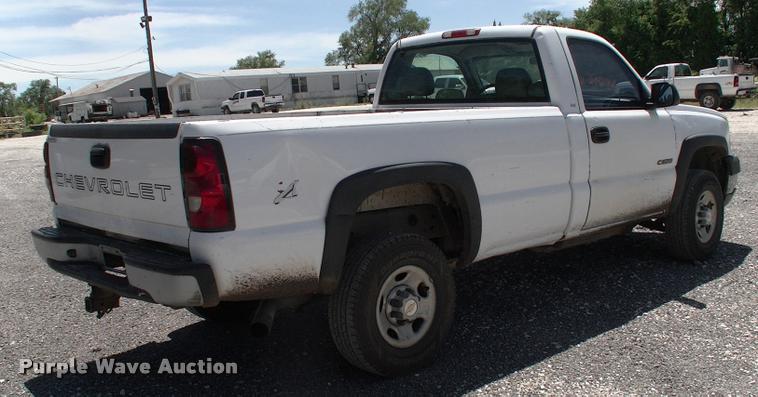 image for item DK9733 2004 Chevrolet Silverado 2500HD pickup truck