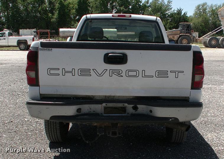 image for item DK9733 2004 Chevrolet Silverado 2500HD pickup truck