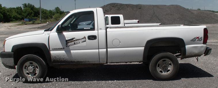 image for item DK9733 2004 Chevrolet Silverado 2500HD pickup truck