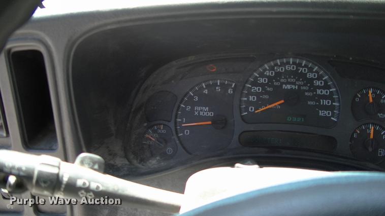 image for item DK9733 2004 Chevrolet Silverado 2500HD pickup truck