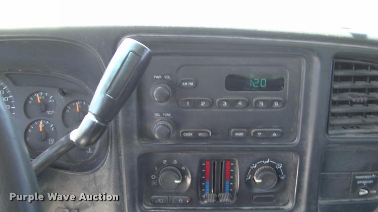 image for item DK9733 2004 Chevrolet Silverado 2500HD pickup truck