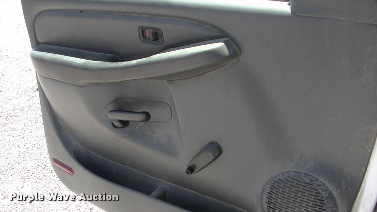 image for item DK9733 2004 Chevrolet Silverado 2500HD pickup truck