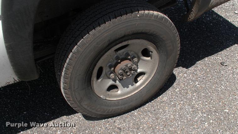 image for item DK9733 2004 Chevrolet Silverado 2500HD pickup truck