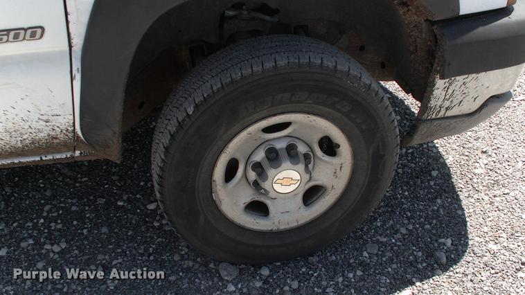 image for item DK9733 2004 Chevrolet Silverado 2500HD pickup truck