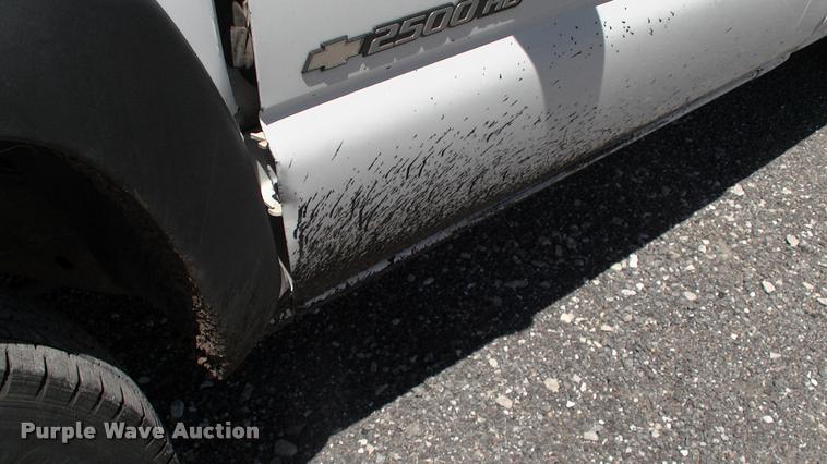 image for item DK9733 2004 Chevrolet Silverado 2500HD pickup truck