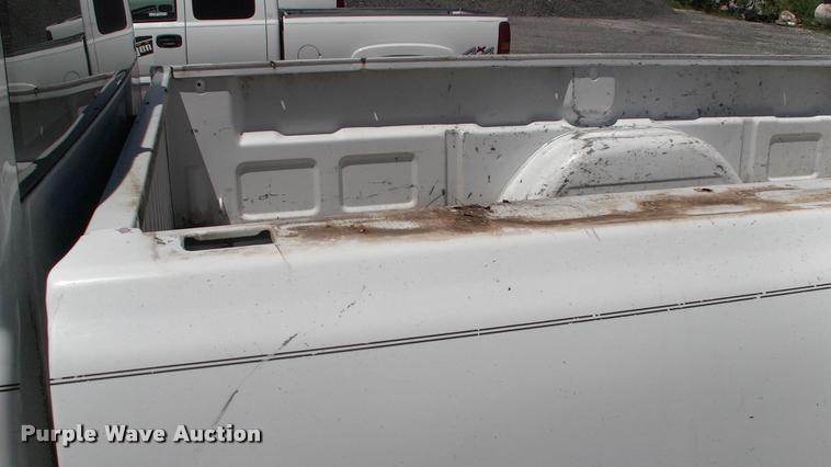 image for item DK9733 2004 Chevrolet Silverado 2500HD pickup truck