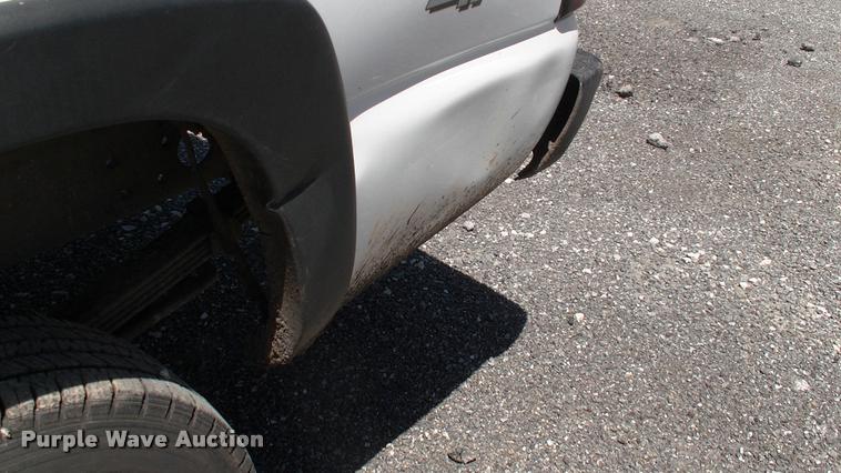 image for item DK9733 2004 Chevrolet Silverado 2500HD pickup truck