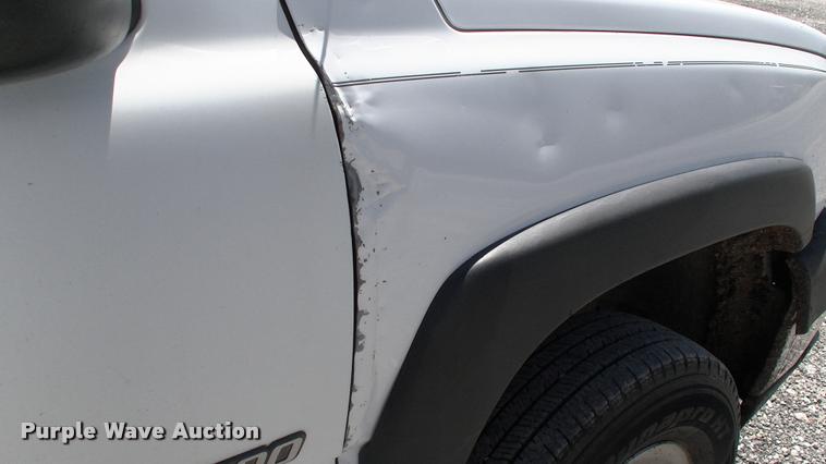 image for item DK9733 2004 Chevrolet Silverado 2500HD pickup truck