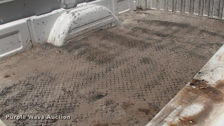 image for item DK9733 2004 Chevrolet Silverado 2500HD pickup truck