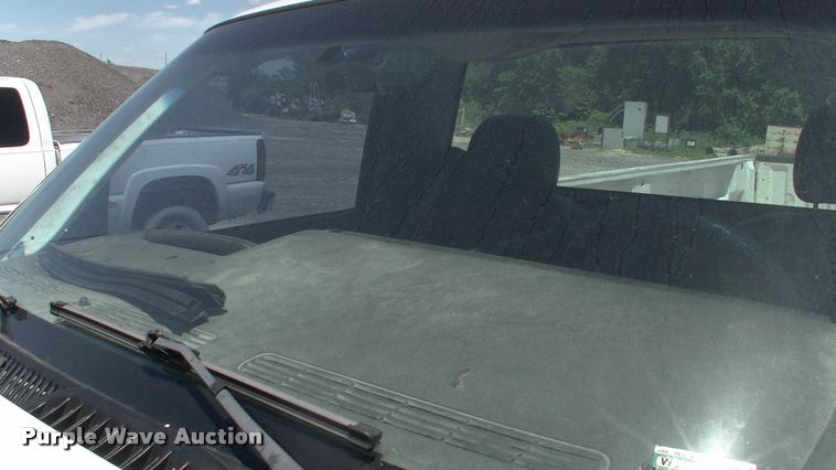 image for item DK9733 2004 Chevrolet Silverado 2500HD pickup truck