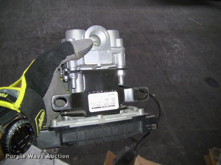 image for item DK9745 (12) Meritor Wabeu ABS ECU modules