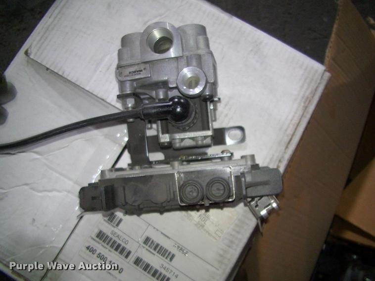 image for item DK9745 (12) Meritor Wabeu ABS ECU modules