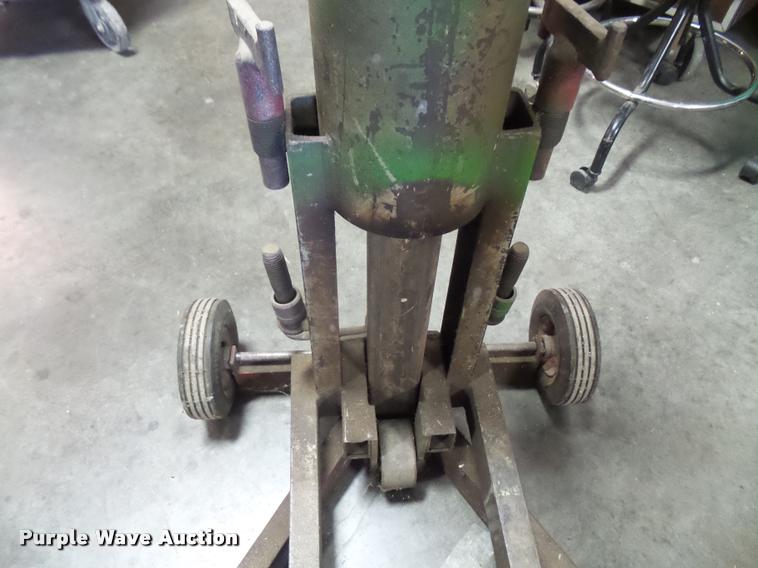 image for item DL9575 Gray 100 pneumatic jack