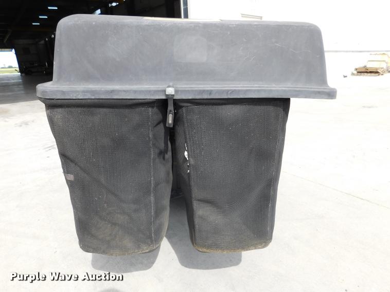 image for item DM9477 2008 John Deere LA105 riding lawn mower