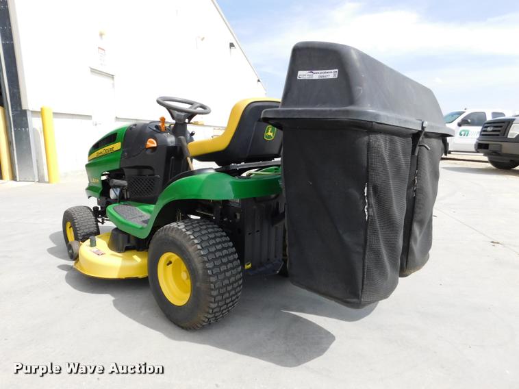 image for item DM9477 2008 John Deere LA105 riding lawn mower