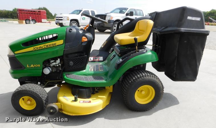image for item DM9477 2008 John Deere LA105 riding lawn mower
