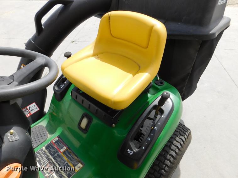 image for item DM9477 2008 John Deere LA105 riding lawn mower