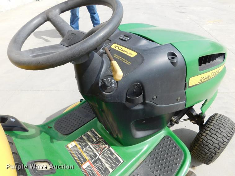 image for item DM9477 2008 John Deere LA105 riding lawn mower