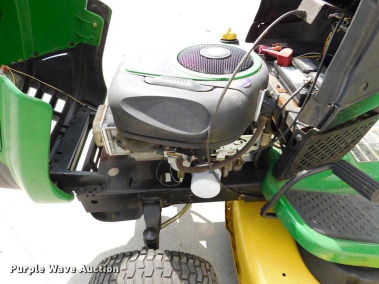 image for item DM9477 2008 John Deere LA105 riding lawn mower
