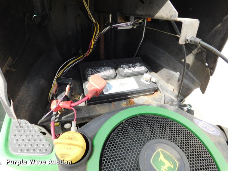 image for item DM9477 2008 John Deere LA105 riding lawn mower