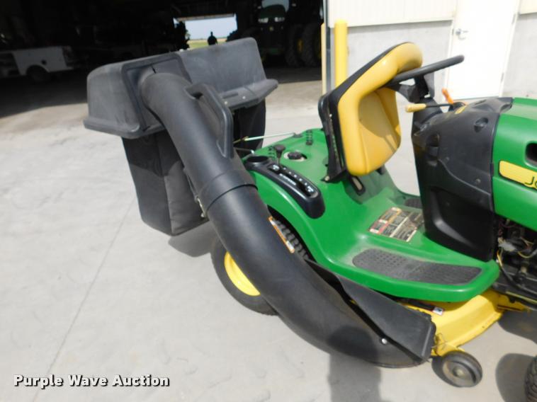 image for item DM9477 2008 John Deere LA105 riding lawn mower