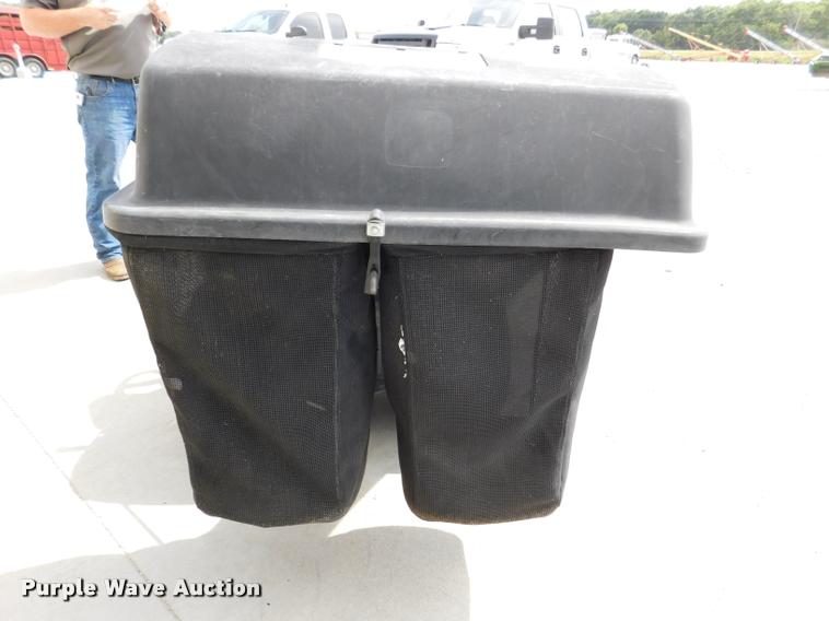 image for item DM9477 2008 John Deere LA105 riding lawn mower