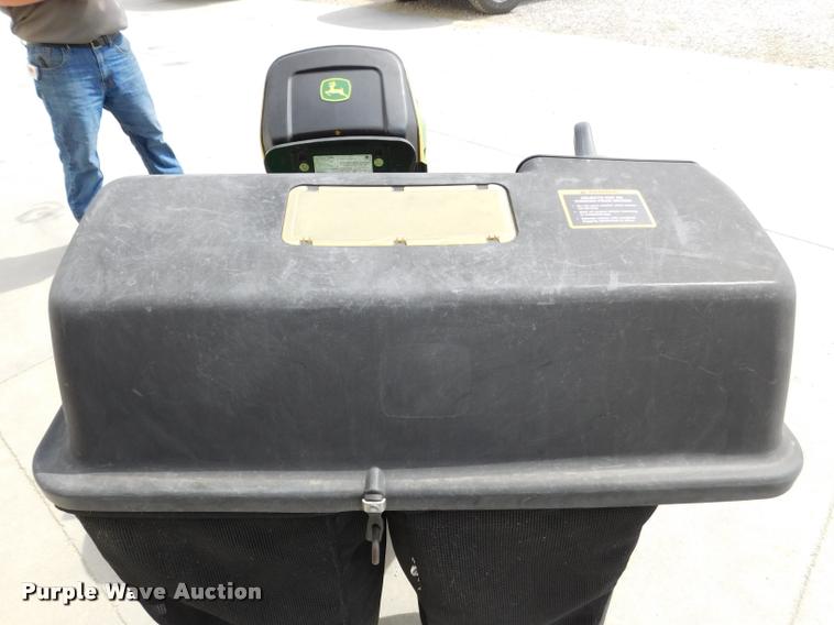 image for item DM9477 2008 John Deere LA105 riding lawn mower