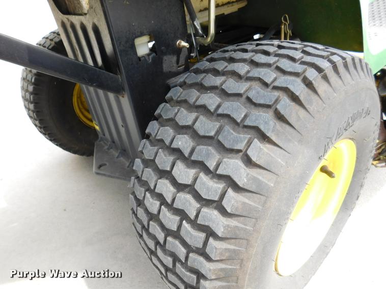 image for item DM9477 2008 John Deere LA105 riding lawn mower