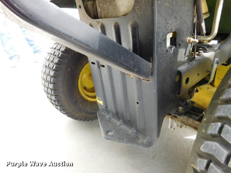 image for item DM9477 2008 John Deere LA105 riding lawn mower