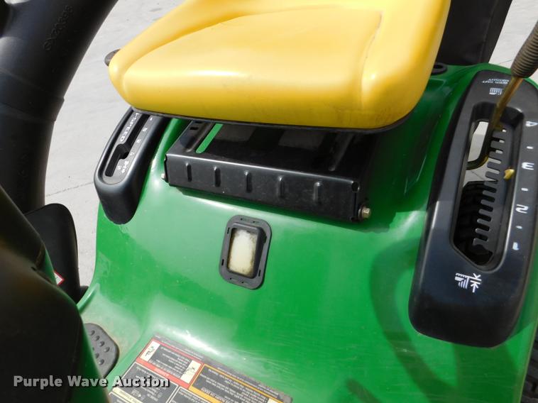 image for item DM9477 2008 John Deere LA105 riding lawn mower
