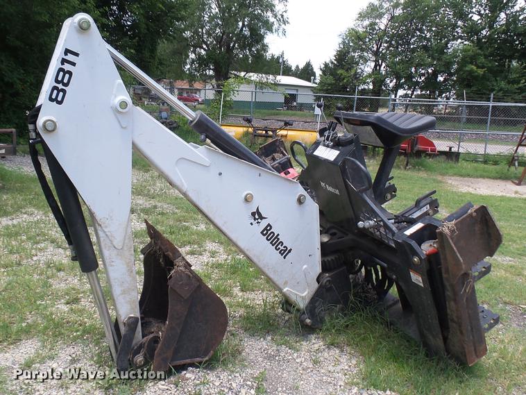 image for item DR9687 Bobcat 8811 backhoe attachment