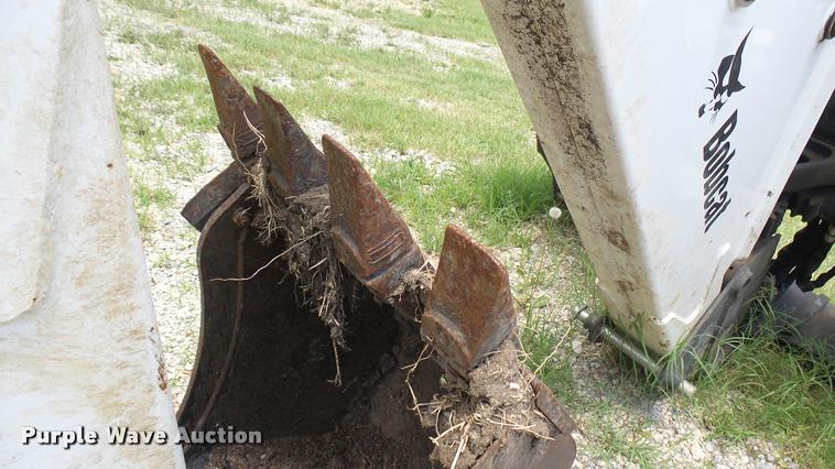 image for item DR9687 Bobcat 8811 backhoe attachment