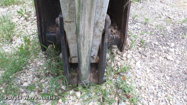 image for item DR9687 Bobcat 8811 backhoe attachment