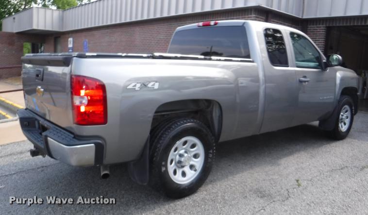 image for item J5683 2009 Chevrolet Silverado 1500 Ext. Cab pickup truck