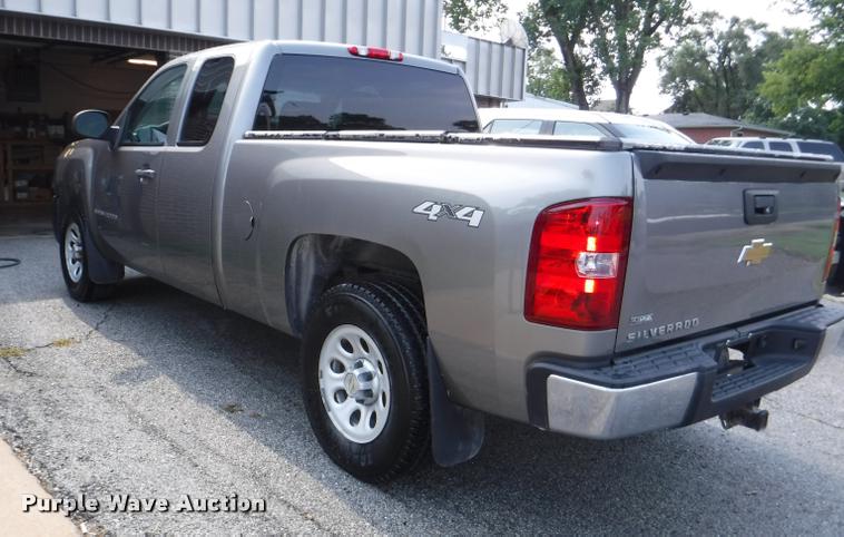 image for item J5683 2009 Chevrolet Silverado 1500 Ext. Cab pickup truck