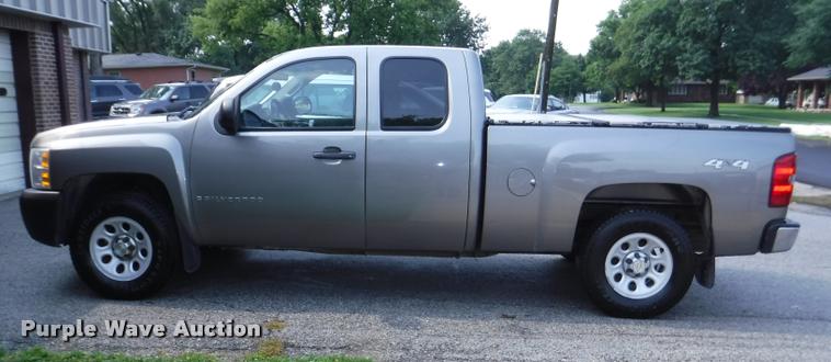 image for item J5683 2009 Chevrolet Silverado 1500 Ext. Cab pickup truck