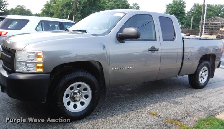 image for item J5683 2009 Chevrolet Silverado 1500 Ext. Cab pickup truck