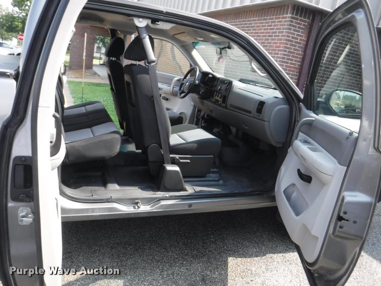 image for item J5683 2009 Chevrolet Silverado 1500 Ext. Cab pickup truck