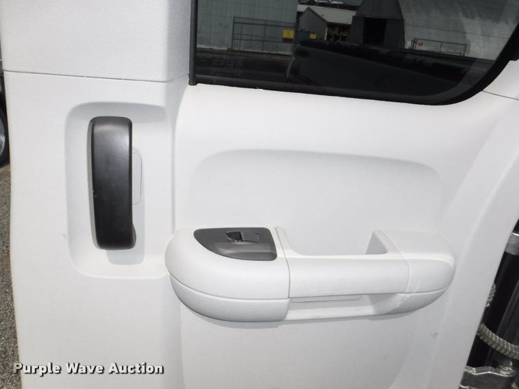 image for item J5683 2009 Chevrolet Silverado 1500 Ext. Cab pickup truck