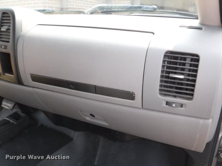 image for item J5683 2009 Chevrolet Silverado 1500 Ext. Cab pickup truck