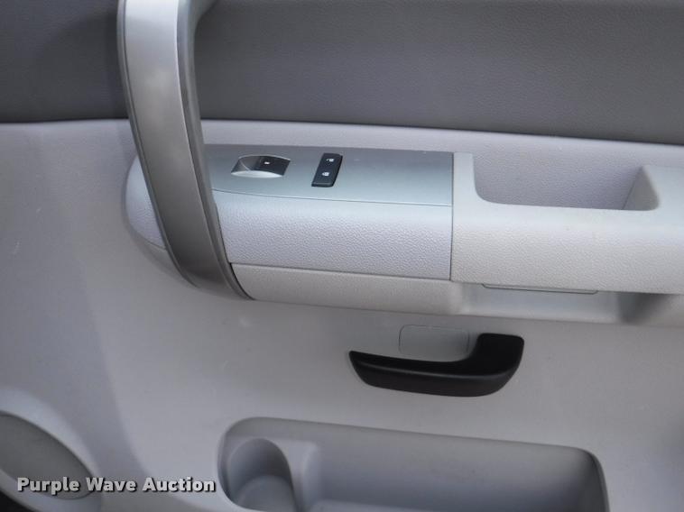 image for item J5683 2009 Chevrolet Silverado 1500 Ext. Cab pickup truck