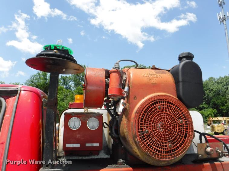 image for item J5684 2002 Ford F450 Super Duty XL service truck