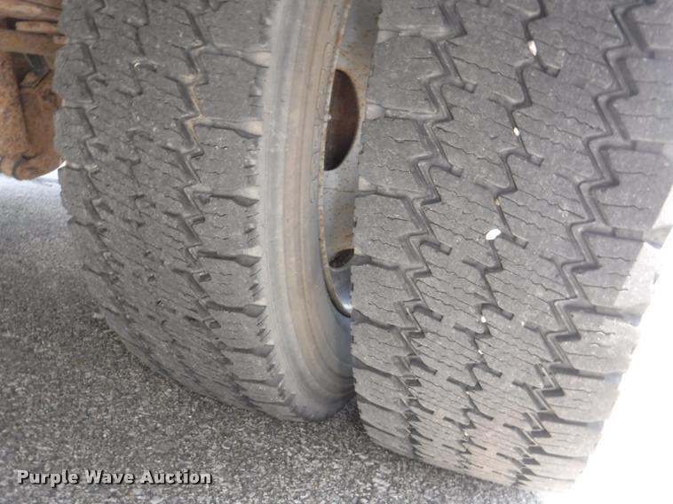 image for item J5684 2002 Ford F450 Super Duty XL service truck