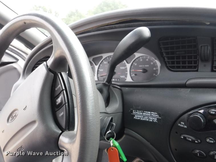 image for item J5685 1999 Ford Taurus LX