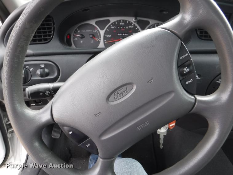 image for item J5685 1999 Ford Taurus LX