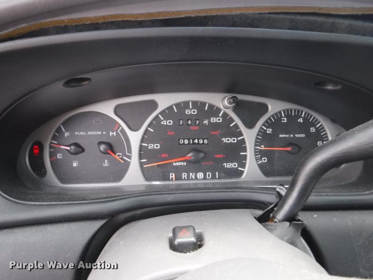 image for item J5685 1999 Ford Taurus LX