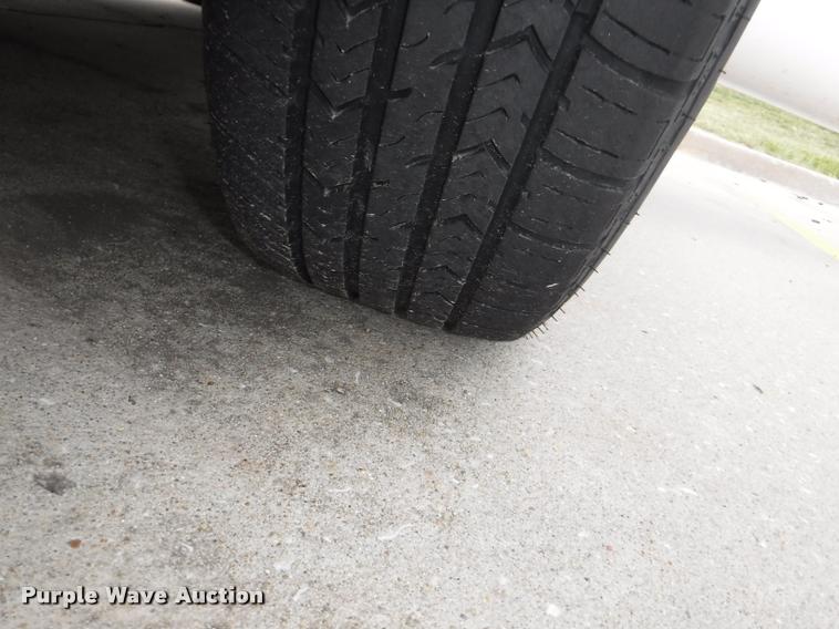 image for item J5685 1999 Ford Taurus LX