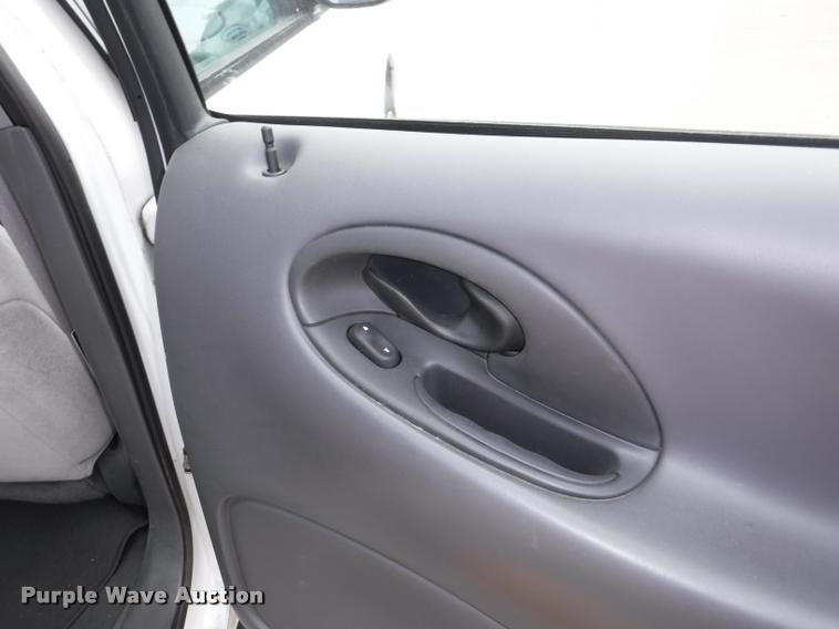 image for item J5685 1999 Ford Taurus LX