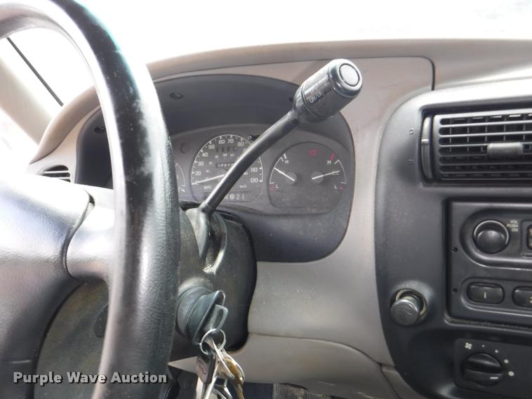 image for item J5686 1998 Ford Ranger pickup truck